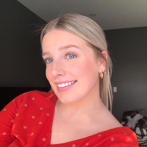 Meet your Posher, Emily - Picture 1 of 1